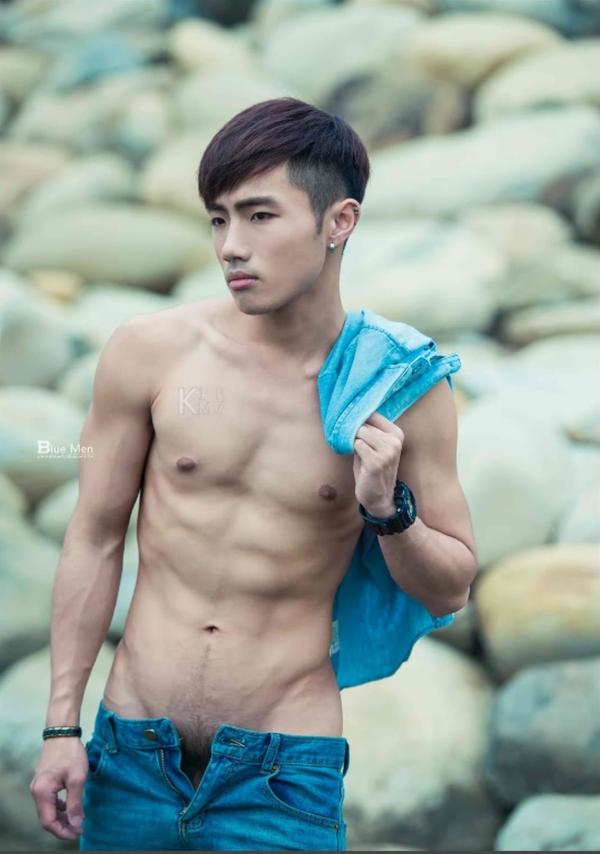 Whoseman-8-花漾文青男孩-許禾